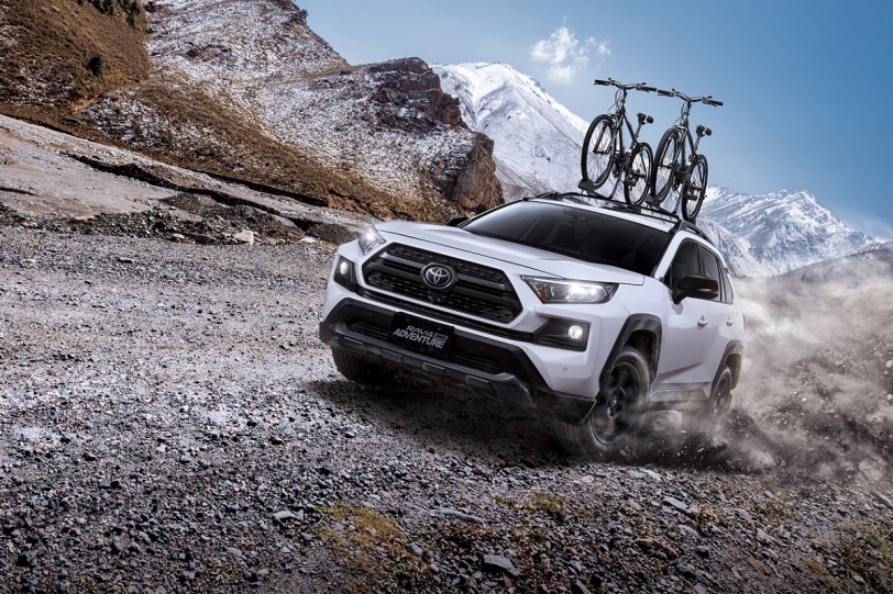 史上第一台年販超過3萬台的SUV,Toyota RAV4 擠下 Corolla Altis 成為 2020 台灣車市銷售冠軍!