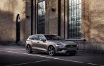 導入全新 2.0 升直列四缸渦輪增壓動力設定,全新 2024 年式 V60 B3 Plus 185 萬元正式在台上市