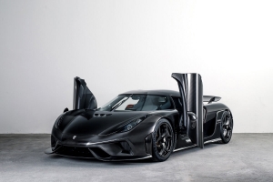 關於Koenigsegg「裸式」碳纖維技術:全球首次運用在全車身鈑件